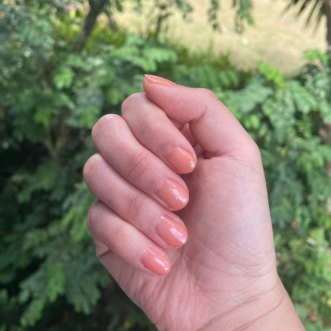 piki non toxic nail polish hand model