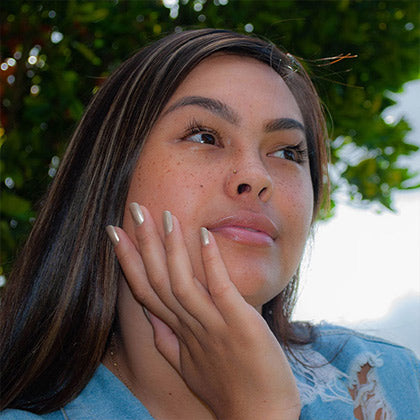 wahine wearing kona coffee ice cream non toxic nail polish