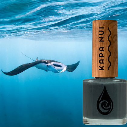 manta ray non toxic nail polish bottle with manta ray in the ocean