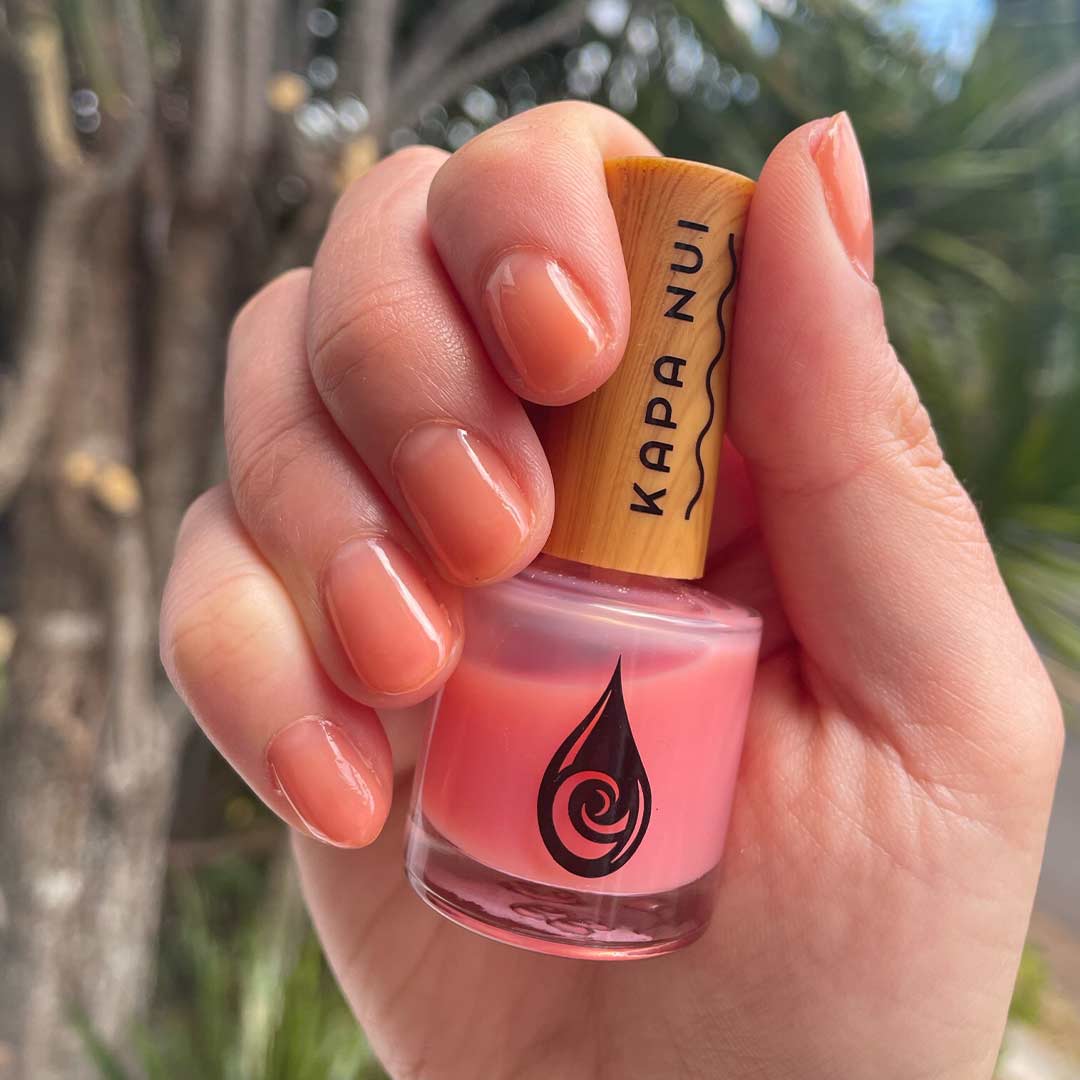 piki non toxic nail polish bottle inside hand model