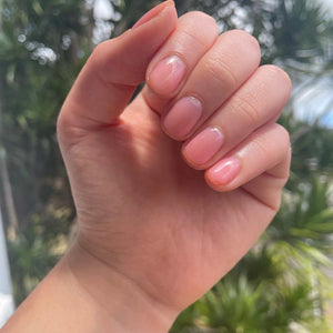 ecofriendly nail polish hand model wearing noe 'ula color
