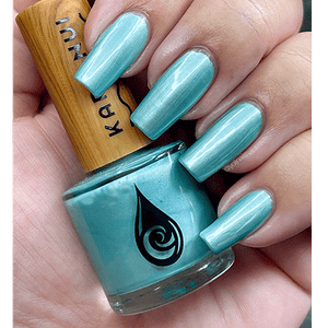 non toxic nail polish in kapoho dreams hand swatch
