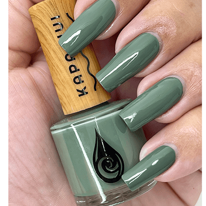 hand swatch toxin free nail polish in naupaka color