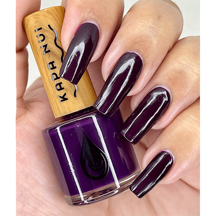 hand swatch with popolo berry non toxic nail polish bottle