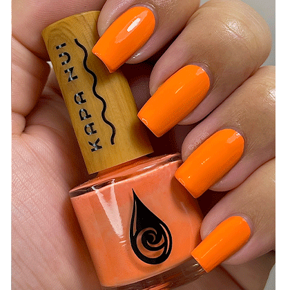 Olena_non_toxic_nail_polish_hand_swatch