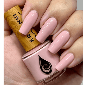 hand swatch of toxin free nail polish color pua melia